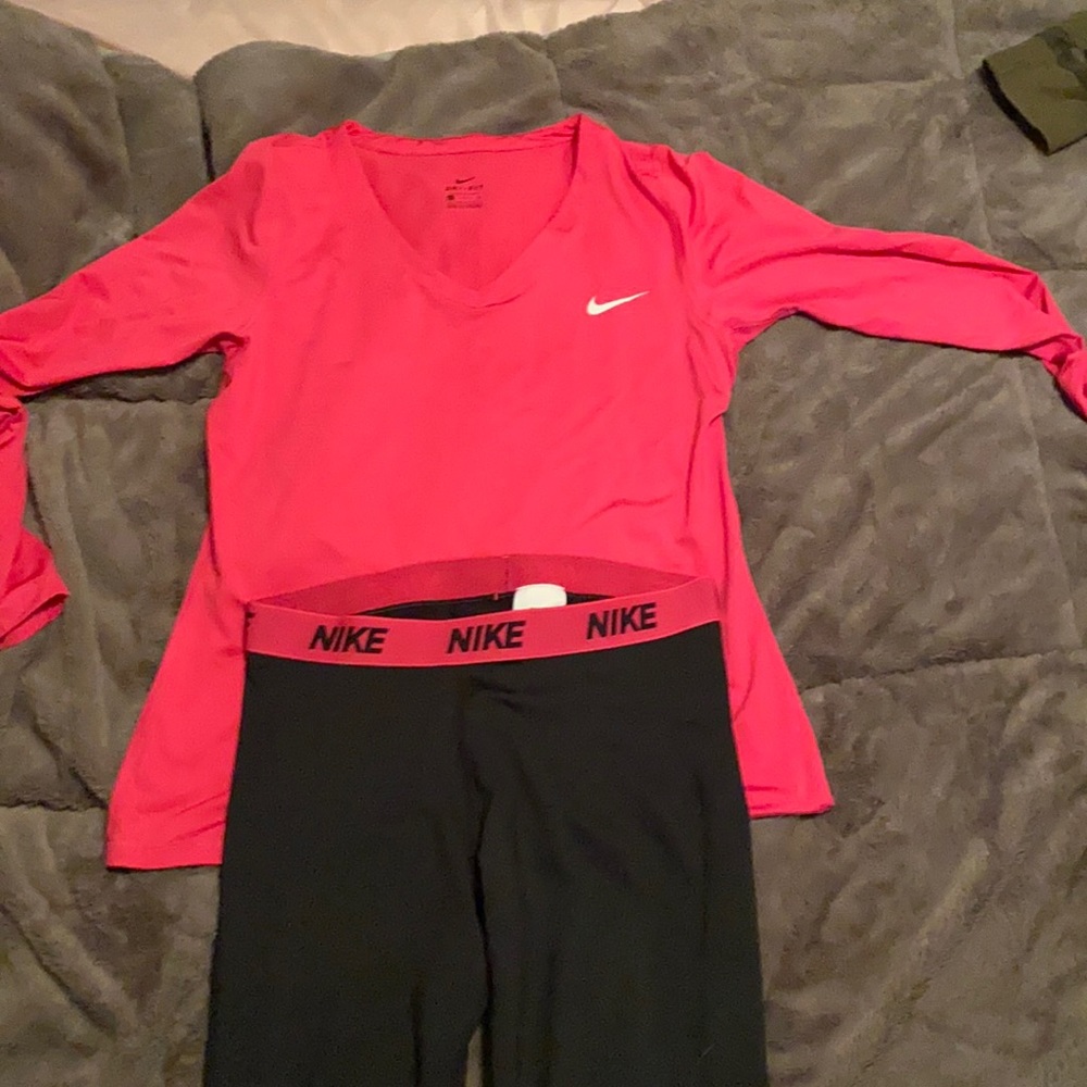 Nike workout outfit .Pink top size xl.With matching black Nike stretch pants